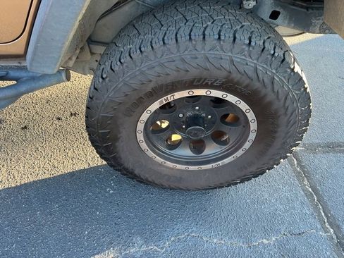 Used 2015 Jeep Wrangler Unlimited Rubicon w/ Dual Top Group image 28