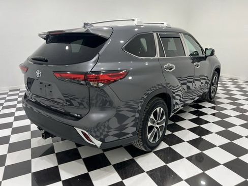 Used 2022 Toyota Highlander XLE image 5