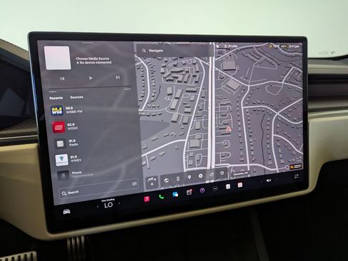 Used 2021 Tesla Model S Plaid image 14