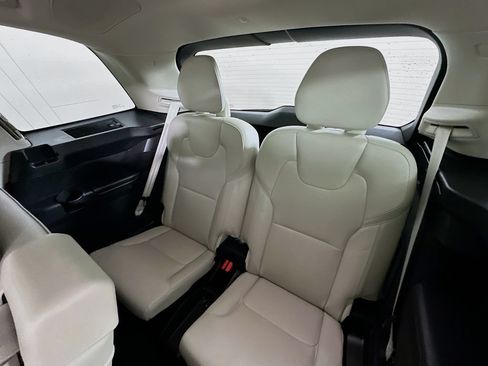 Used 2023 Volvo XC90 B5 Plus w/ Protection Package Premier AWD/4WD image 4