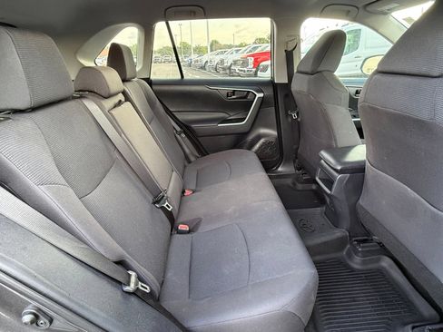 Used 2021 Toyota RAV4 LE AWD/4WD image 15