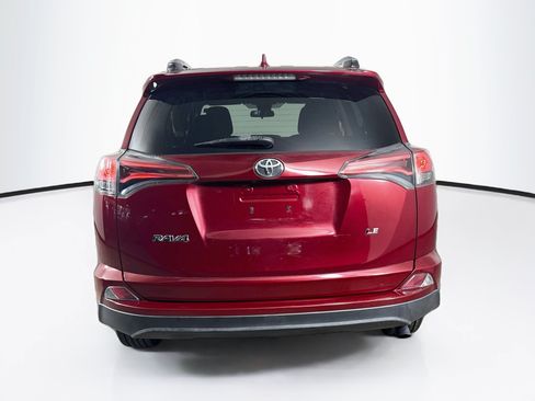 Used 2018 Toyota RAV4 LE FWD image 29