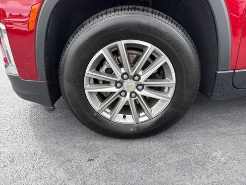 Used 2023 Chevrolet Traverse LT FWD image 9