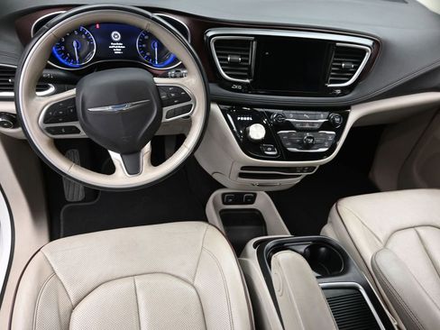 Used 2020 Chrysler Pacifica Limited image 13