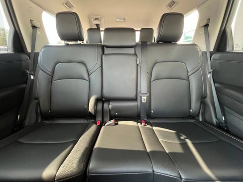 Used 2025 Nissan Pathfinder SL FWD image 10