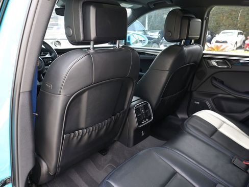 Used 2023 Porsche Macan AWD/4WD image 19