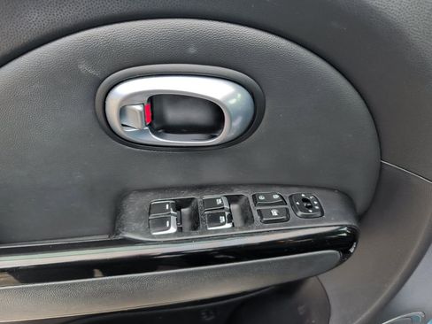 Used 2018 Kia Soul + w/ Audio Package image 10