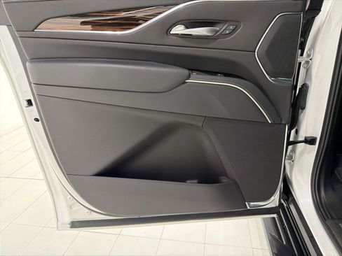 Used 2022 Cadillac Escalade ESV Premium Luxury AWD/4WD image 15