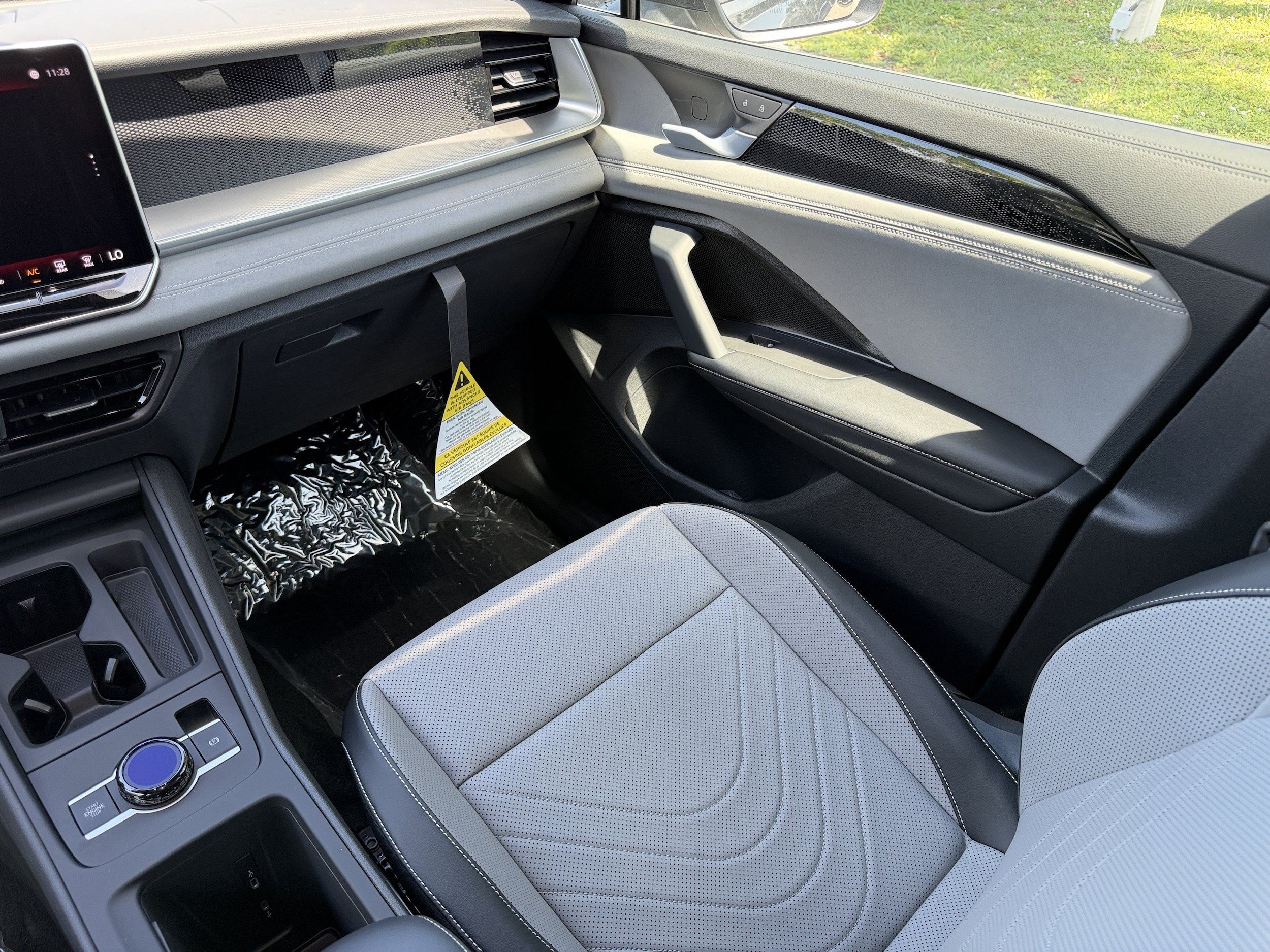 New 2026 Volkswagen Tiguan SE R-Line FWD image 17