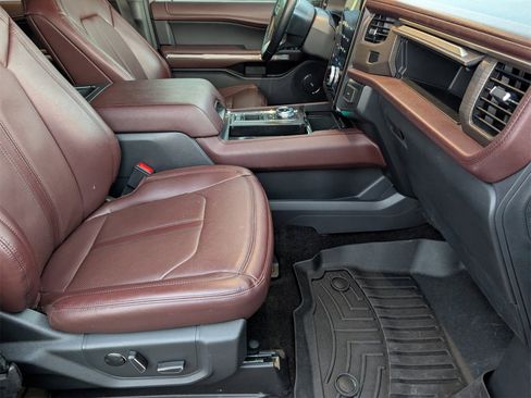 Used 2022 Ford Expedition Limited image 29