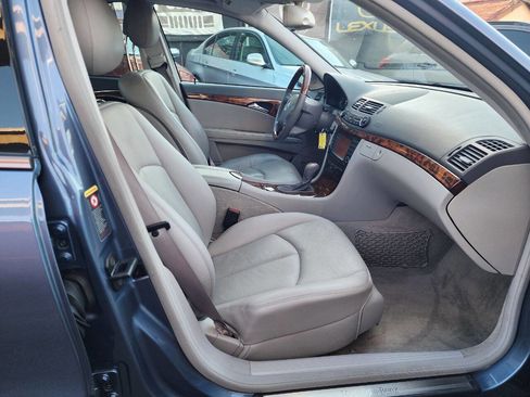 Used 2005 Mercedes-Benz E 320 Sedan image 37
