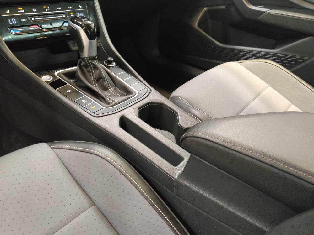 Used 2025 Volkswagen Jetta SE FWD image 26