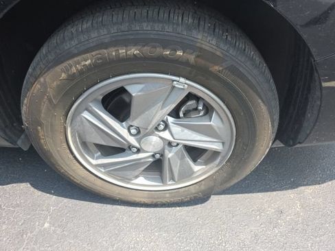 Used 2025 Hyundai Elantra SE FWD image 10