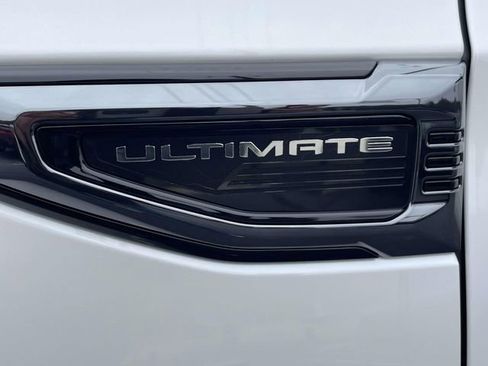 Used 2025 GMC Yukon XL Denali Ultimate image 9