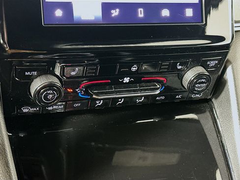 Used 2021 Jeep Grand Cherokee L Laredo image 23