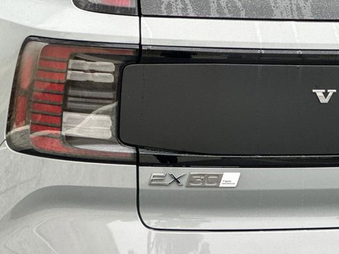 New 2026 Volvo EX30 Cross Country Ultra image 7