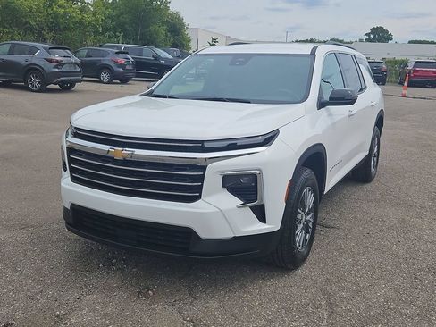 Certified 2025 Chevrolet Traverse LT w/ LPO, Floor Liner Package AWD/4WD image 1