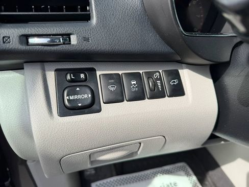 Used 2013 Toyota Highlander Limited FWD image 24