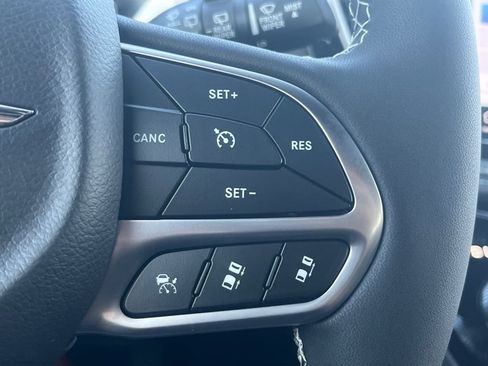 New 2026 Chrysler Pacifica Select image 10