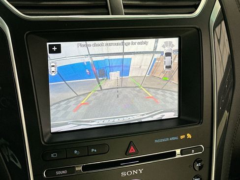 Used 2017 Ford Explorer Platinum image 24