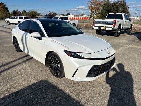 Used 2025 Toyota Camry XLE image 11