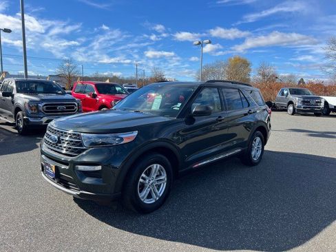 Certified 2022 Ford Explorer XLT w/ Equipment Group 202A image 3