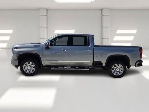 Used 2025 Chevrolet Silverado 2500 High Country w/ Technology Package image 2