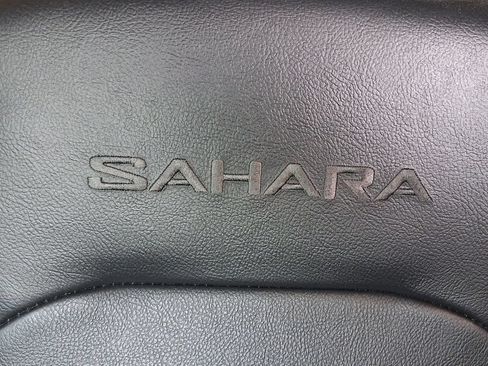 Used 2023 Jeep Wrangler Unlimited Sahara w/ LED Lighting Group AWD/4WD image 13