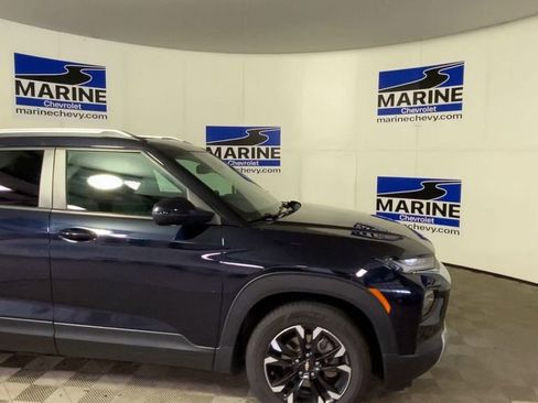 Used 2021 Chevrolet TrailBlazer LT w/ Sun and Liftgate Package FWD image 3