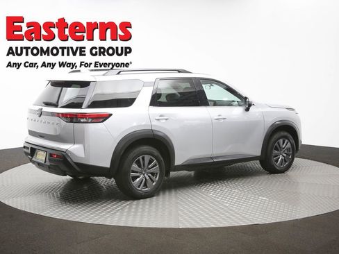 Used 2025 Nissan Pathfinder SV FWD image 41