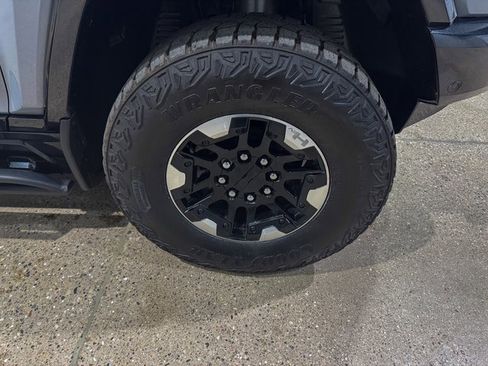 Used 2024 GMC Hummer EV 3X image 34