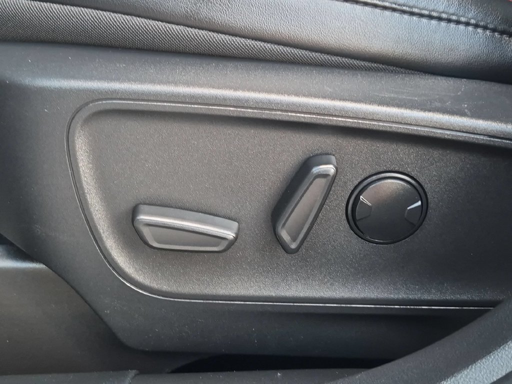 Used 2025 Ford Escape ST-Line AWD/4WD image 14