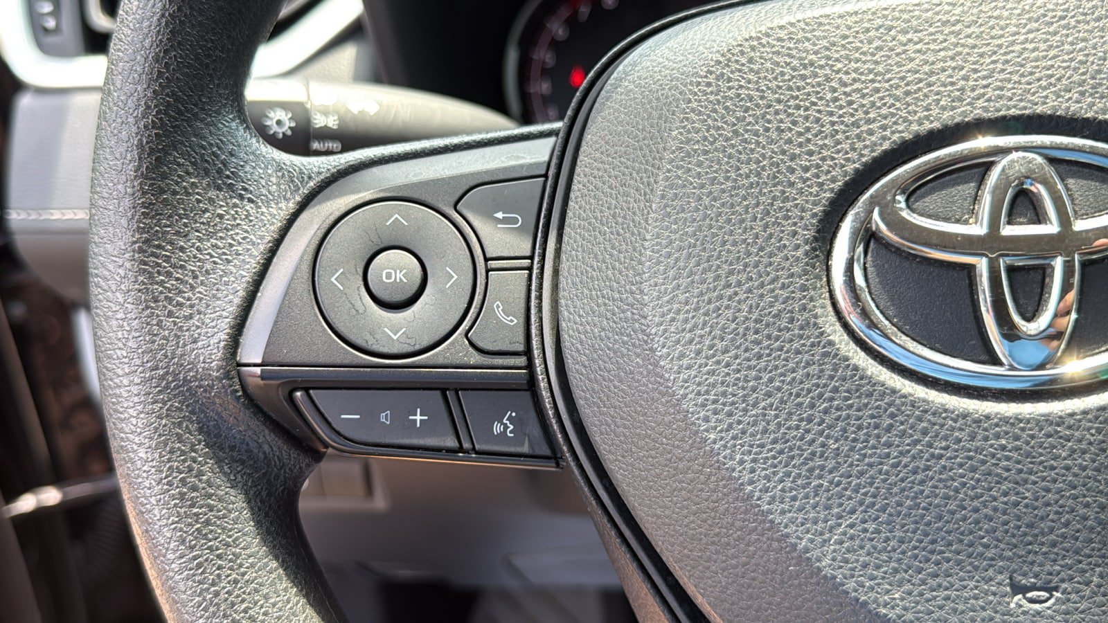 Used 2024 Toyota RAV4 XLE AWD/4WD image 12