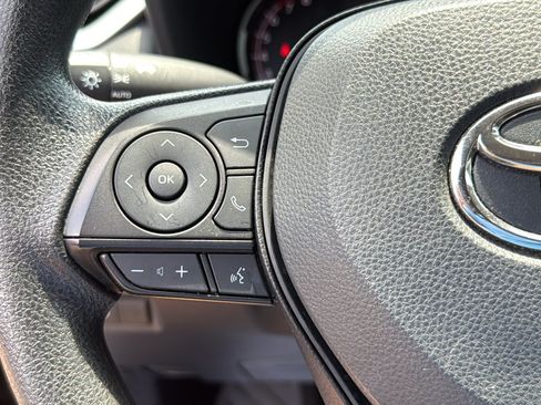 Used 2024 Toyota RAV4 XLE AWD/4WD image 12