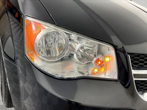 Used 2015 Dodge Grand Caravan SXT FWD image 30