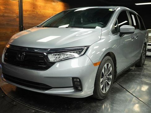 Used 2024 Honda Odyssey EX-L image 2