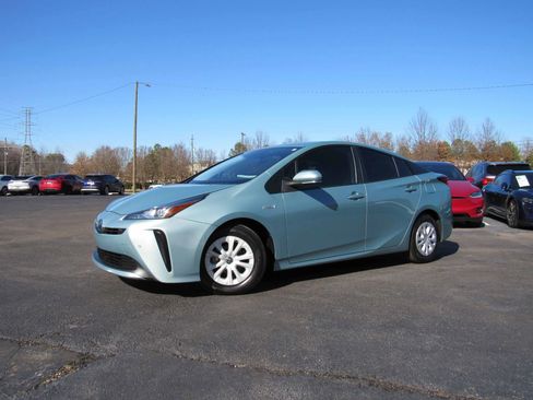 Used 2022 Toyota Prius LE image 6