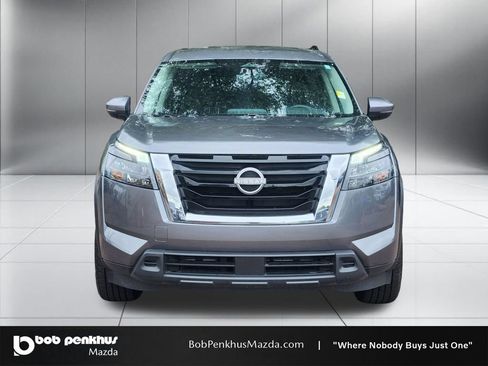 Used 2025 Nissan Pathfinder SV FWD image 22