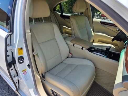 Used 2014 Lexus LS 460 w/ Comfort Package RWD image 40