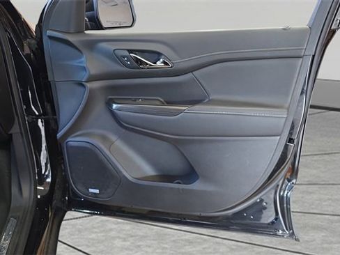 Used 2023 GMC Acadia SLT w/ Elevation Edition image 27