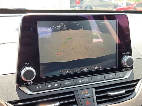 Used 2024 Nissan Altima 2.5 SV FWD image 24