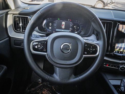 Used 2025 Volvo XC60 B5 Plus image 18