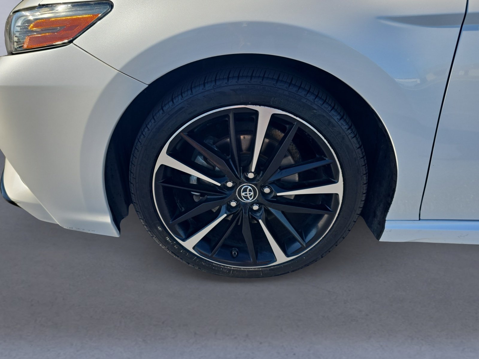 Used 2018 Toyota Camry XSE FWD image 10