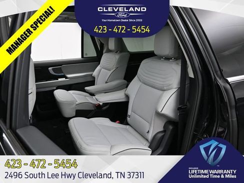 New 2025 Ford Expedition Max Platinum w/ Platinum Ultimate Package AWD/4WD image 24