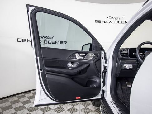 Used 2026 Mercedes-Benz GLS 580 4MATIC image 21