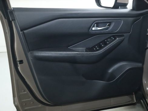 Used 2025 Nissan Rogue SV AWD/4WD image 15