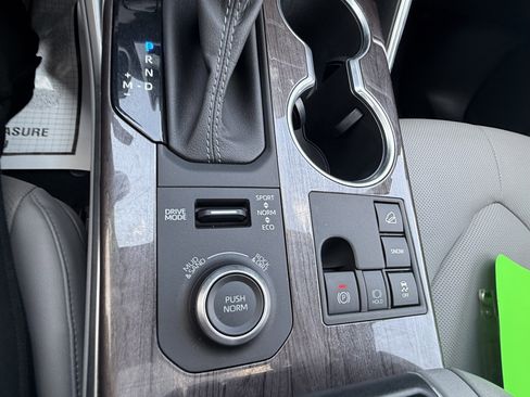 Used 2023 Toyota Highlander Limited image 37