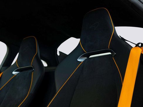 Used 2024 McLaren Artura image 20