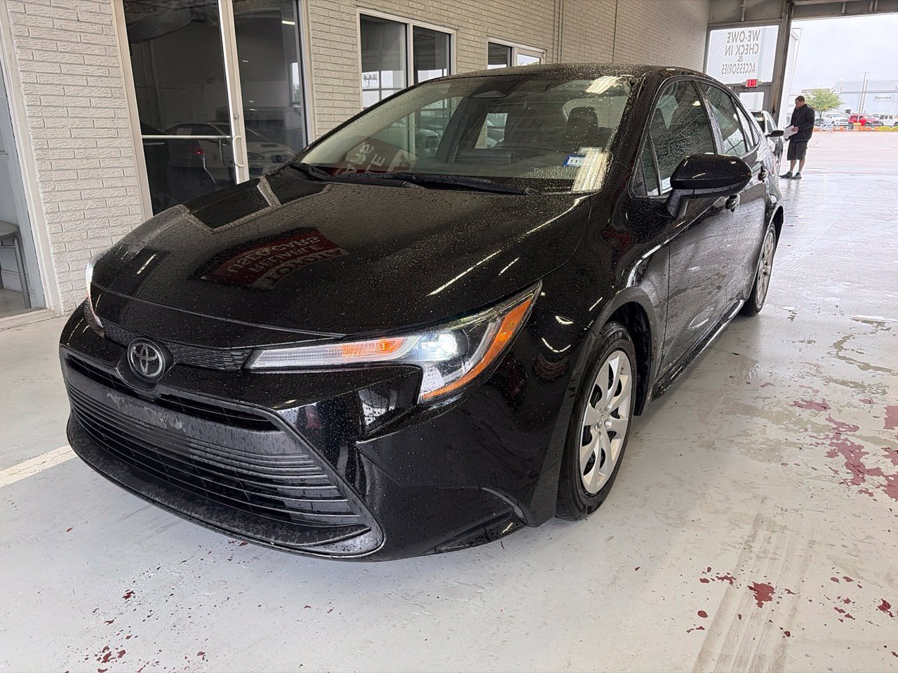 Used 2025 Toyota Corolla LE FWD image 1