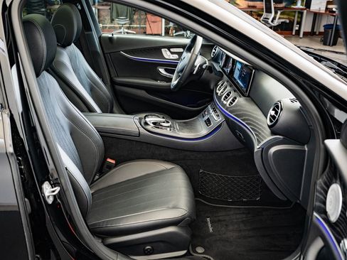 Used 2018 Mercedes-Benz E 400 4MATIC Sedan image 22